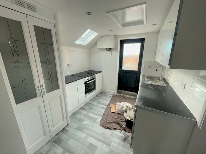 2 Bedroom Flat To Rent In London Road, St. Albans, Hertfordshire, AL1