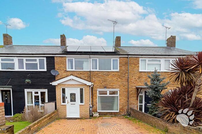 3 Bedroom Terraced House For Sale In Osborne Road, Basildon, SS16
