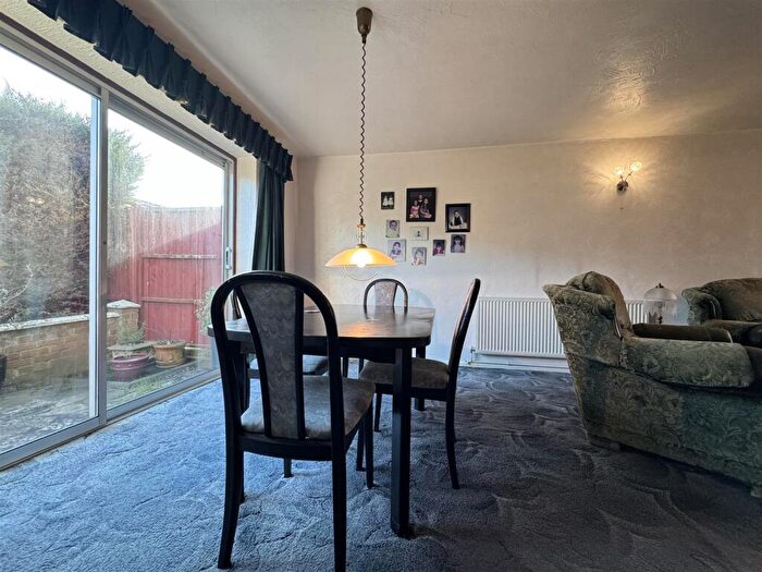 3 Bedroom Terraced House For Sale In Sandringham Close, Stanford-le-Hope, SS17