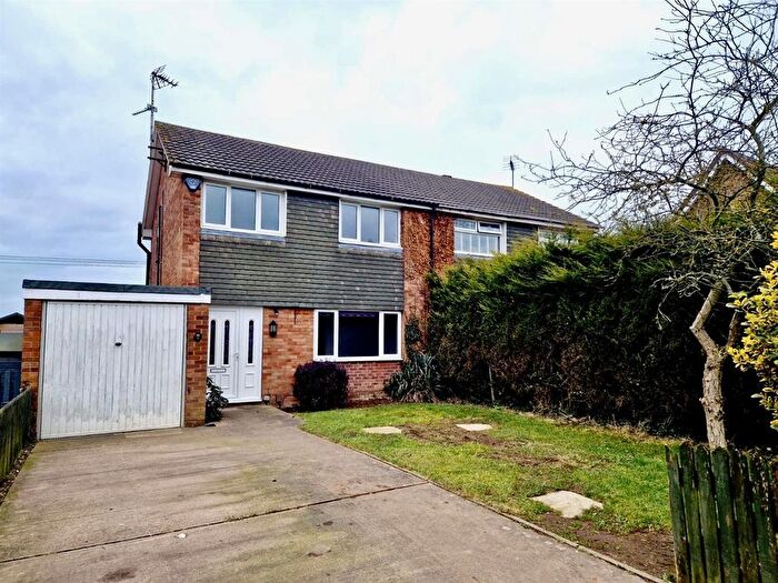 3 Bedroom Semi-Detached House For Sale In Holmwood Road, Rainworth, Mansfield, NG21