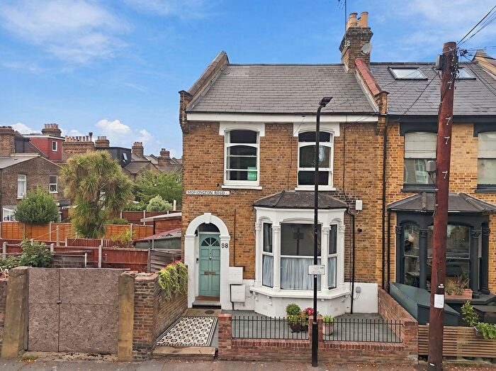 1 Bedroom Flat For Sale In Mornington Road, Bushwood Area, E11