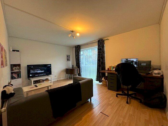 1 Bedroom Flat To Rent In Burnell Road, Sutton, SM1