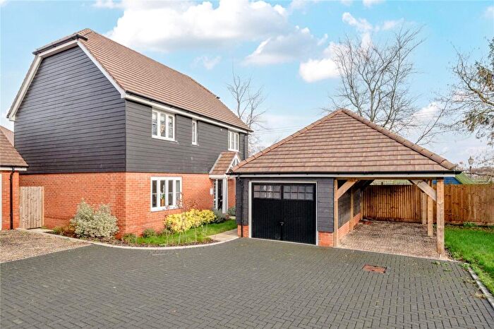 4 Bedroom Detached House For Sale In Fuggle Hop Close, Tongham, Farnham, Surrey, GU10