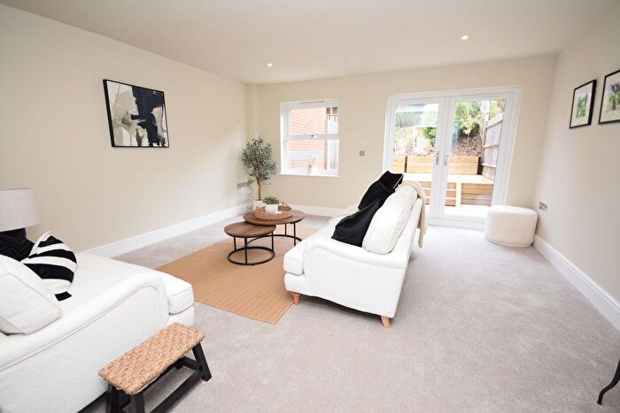 3 Bedroom Mews For Sale In Bridge Court, Wrecclesham, Farnham, GU10
