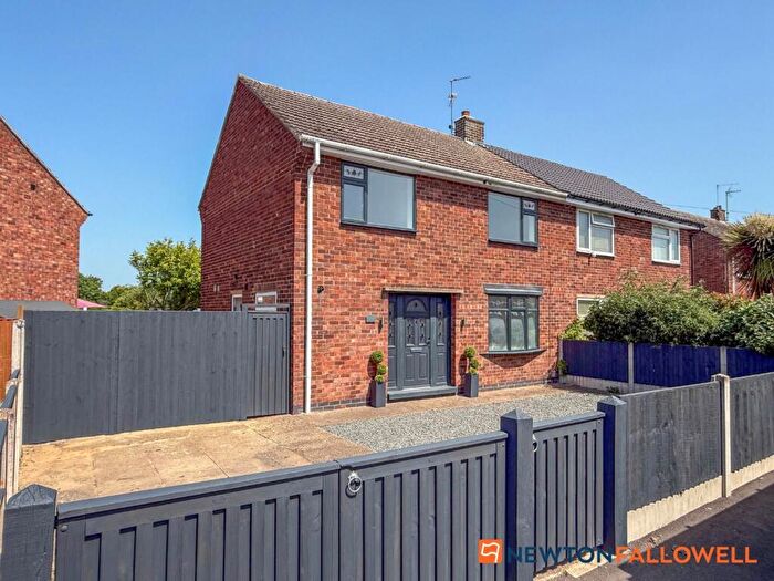 3 Bedroom Semi-Detached House For Sale In Cranmer Road, Newark, NG24