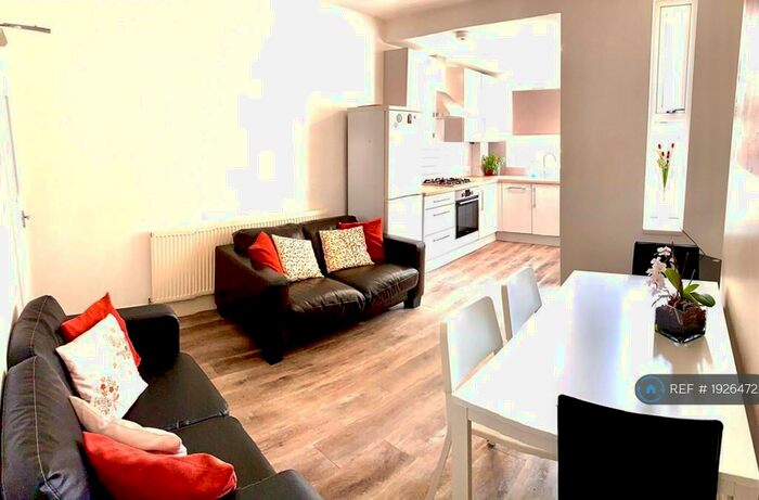 4 Bedroom Terraced House To Rent In Langdon Street, Sheffield, S11