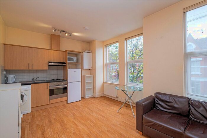 1 Bedroom Flat To Rent In Fairbridge Road, Archway, London, N19