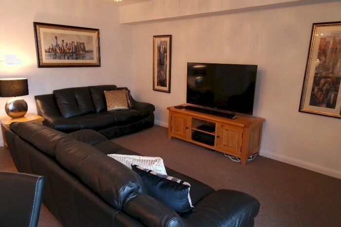 2 Bedroom Flat To Rent In Rubislaw Square, West End, Aberdeen, AB15