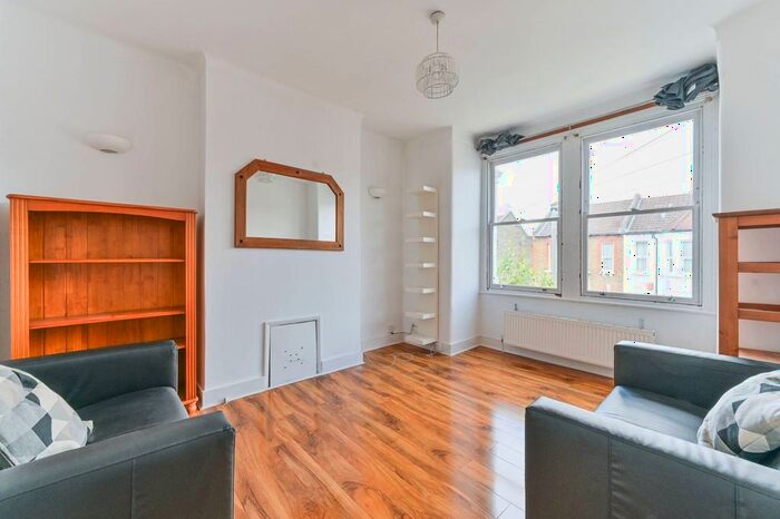3 Bedroom Maisonette To Rent In Himley Road, Tooting, London, SW17