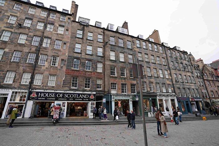 2 Bedroom Flat To Rent In James Court, Old Town, Edinburgh, EH1