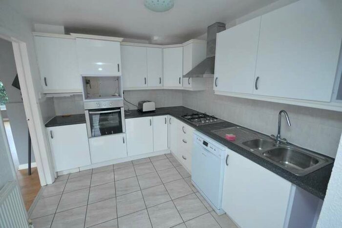 3 Bedroom Semi-Detached House To Rent In Hedingham Road, Hornchurch, RM11