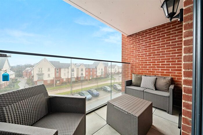 2 Bedroom Apartment For Sale In Beechey Place, Wokingham, Berkshire, RG40