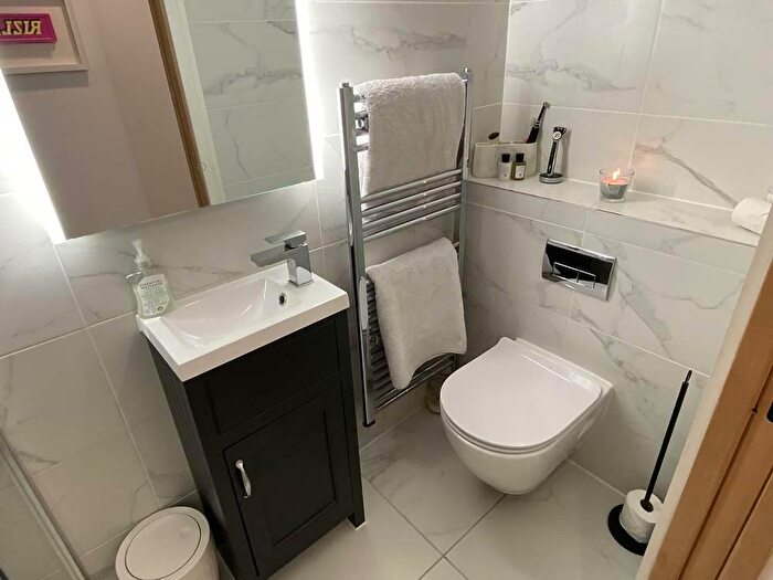 1 Bedroom Apartment For Sale In Station Road, Bourne End, SL8