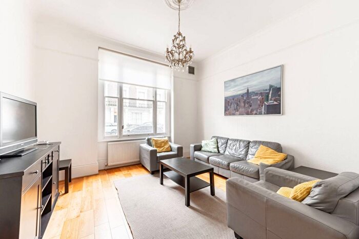 3 Bedroom Maisonette To Rent In Orsett Terrace, Bayswater, London, W2