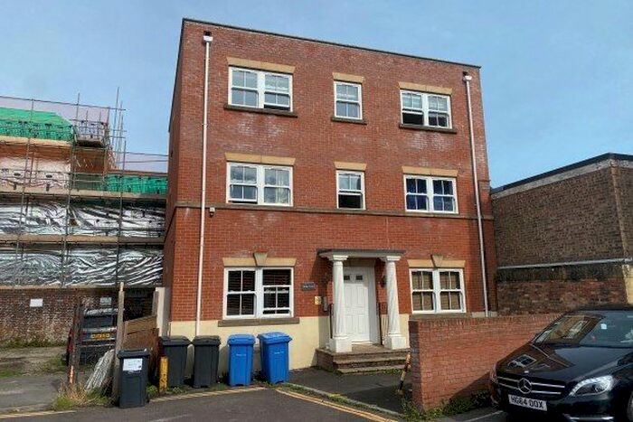 2 Bedroom Flat To Rent In Globe Lane, Poole, BH15
