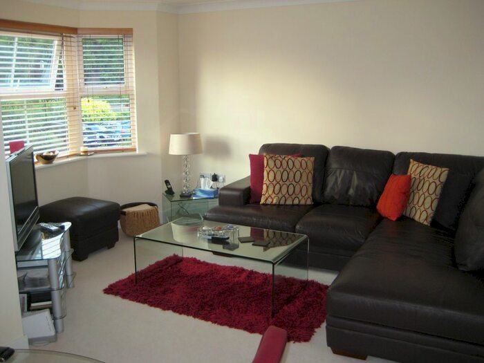 2 Bedroom Flat To Rent In Tobermory Close, Langley, Slough SL3