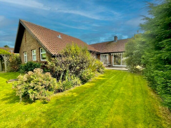 3 Bedroom Detached Bungalow For Sale In High Street, Moulton, PE12