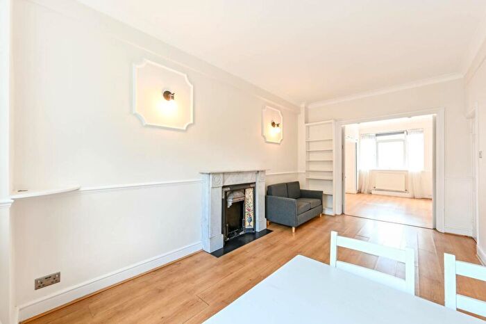 1 Bedroom Flat To Rent In Camden Road, Camden Town, London, NW1