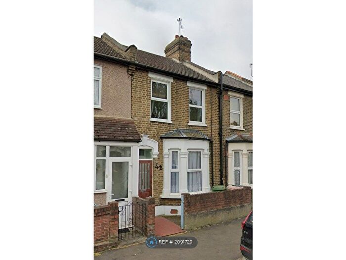 3 Bedroom Terraced House To Rent In Glasgow Road, London, E13
