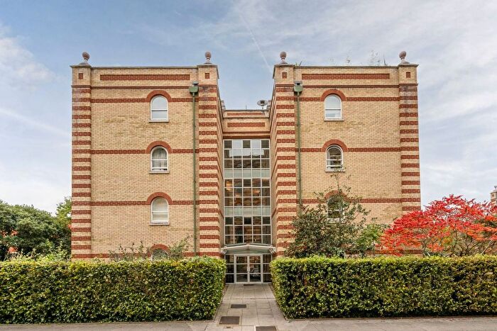 2 Bedroom Flat For Sale In Oriel Drive, Barnes, London, SW13