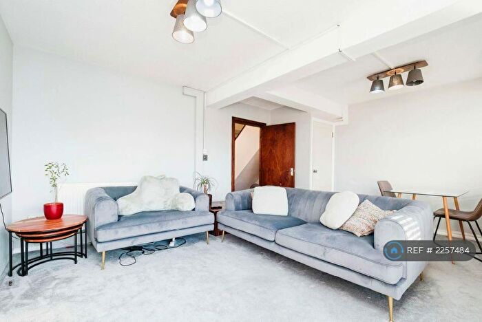 3 Bedroom Maisonette To Rent In Plymouth Road, London, E16