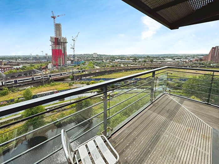 2 Bedroom Flat To Rent In Riverside Way, Leeds, West Yorkshire, LS1