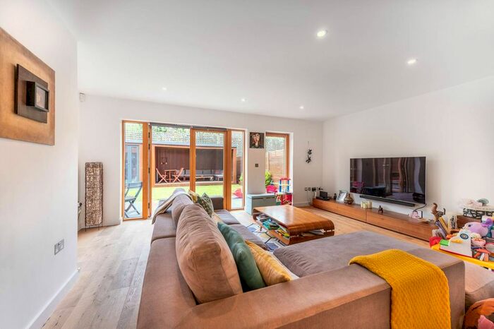 4 Bedroom Semi-Detached House To Rent In Phillimore Gardens, Acton, London, W3