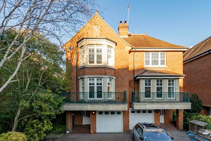5 Bedroom House To Rent In Mountview Close, London, NW11