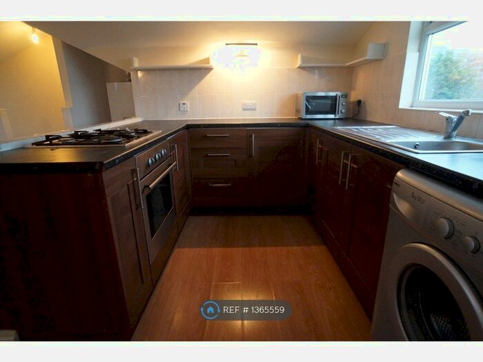 2 Bedroom Flat To Rent In William Street, Reading, RG1