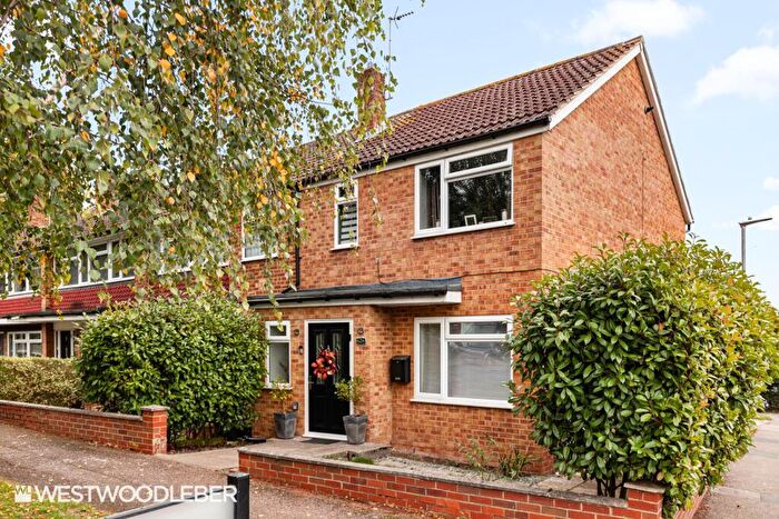 2 Bedroom End Of Terrace House For Sale In High Wood Road, Hoddesdon, EN11