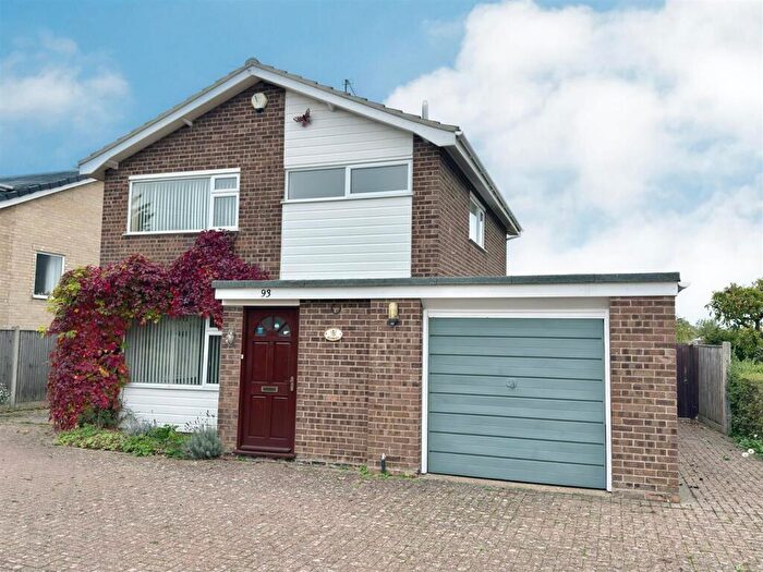 3 Bedroom Detached House For Sale In Cotmer Road, Oulton Broad, Lowestoft, Suffolk, NR33