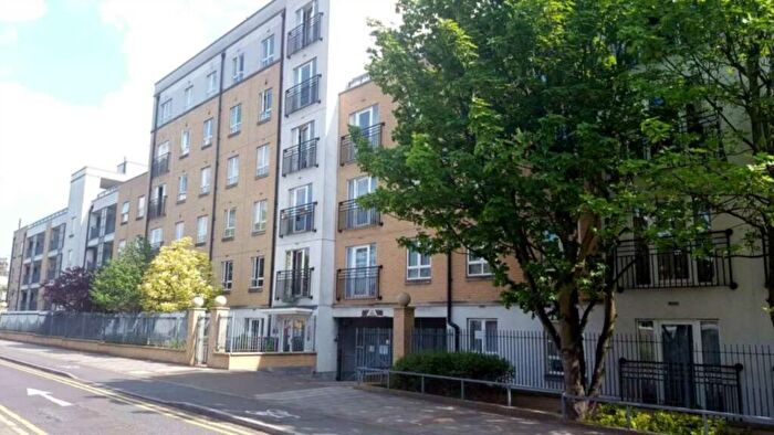 2 Bedroom Apartment To Rent In Windmill Lane, Stratford, E15