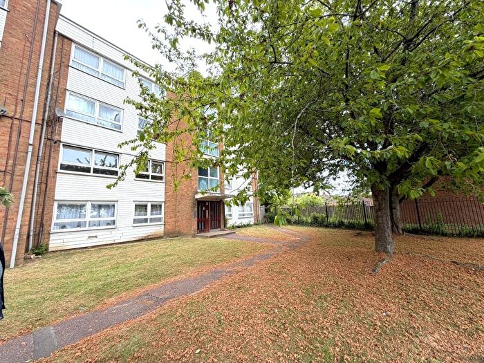 2 Bedroom Flat To Rent In Dunstable Road, Luton, Bedfordshire, LU4