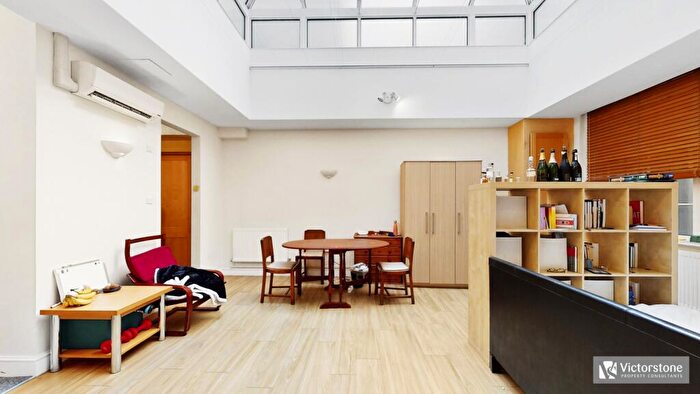 Studio To Rent In Mansell Street, Aldgate, London, E1