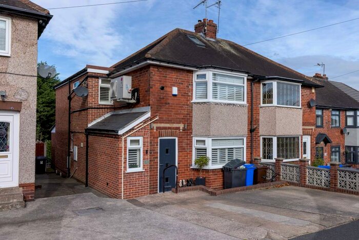 3 Bedroom Semi-Detached House To Rent In Stanage Rise, Sheffield, S12