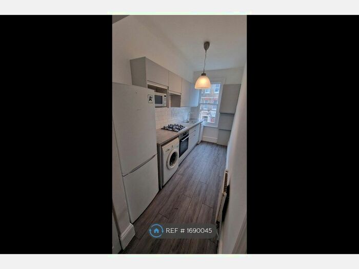 2 Bedroom Flat To Rent In Handforth Road, London, SW9