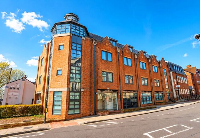 2 Bedroom Apartment For Sale In Edinburgh House, London Road, St Albans, Hertfordshire, AL1