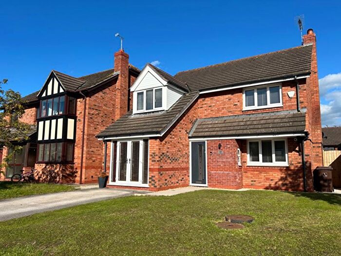 4 Bedroom Detached House For Sale In Plas Penrhyn, Penrhyn Bay, LL30