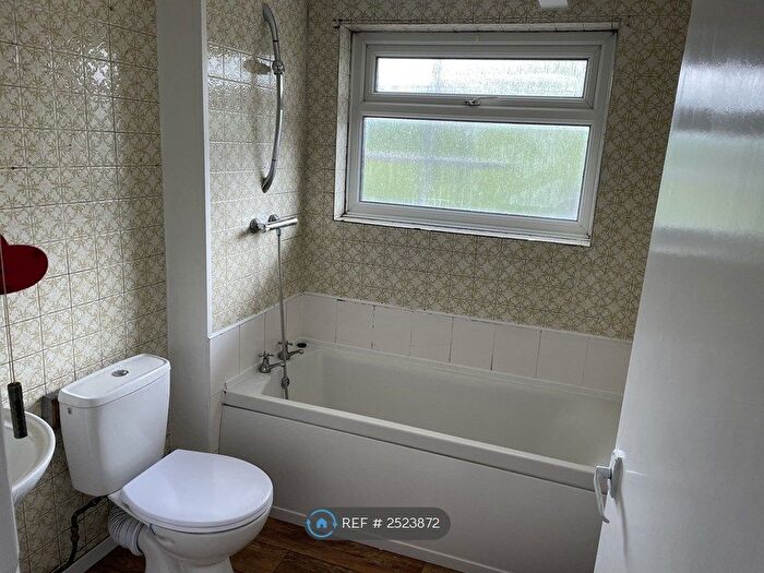 2 Bedroom Flat To Rent In Tamworth Road, Amington, Tamworth, B77