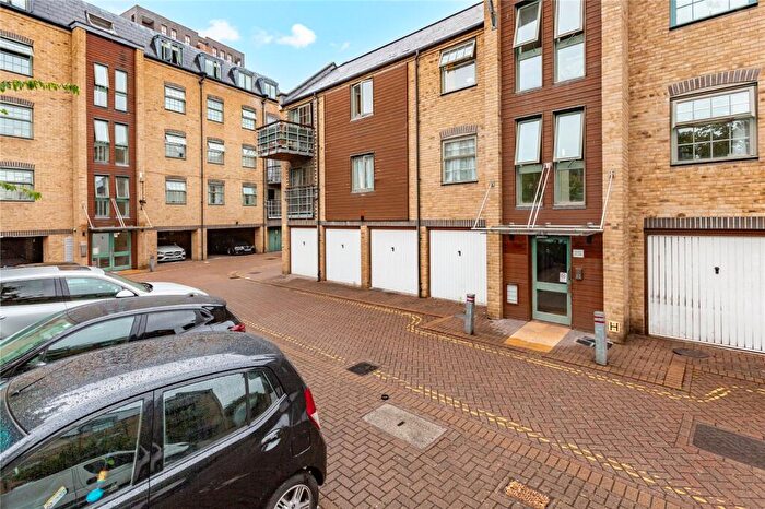 2 Bedroom Apartment For Sale In Abbey Road, Barking, IG11