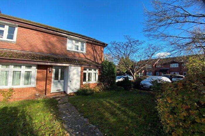 2 Bedroom Property To Rent In Latham Road, Romsey, SO51