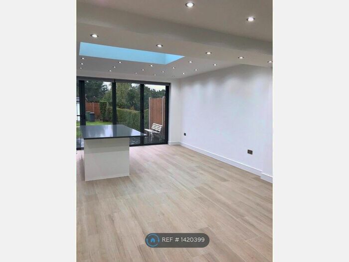 5 Bedroom Semi-Detached House To Rent In Branksome Way, Harrow, HA3