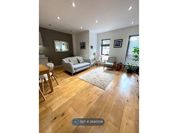 2 Bedroom Flat To Rent In Lime Court, Birmingham, B16