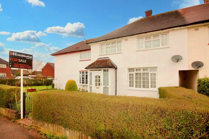 3 Bedroom Terraced House To Rent In Croxdale Road, Borehamwood, WD6