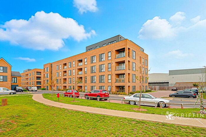 2 Bedroom Flat For Sale In Windstar Drive, South Ockendon, RM15