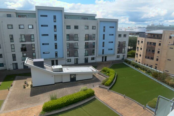 2 Bedroom Flat To Rent In Cobalt Quarter, Maritime Walk, Ocean Vil, Southampton, SO14