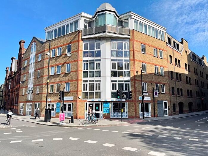 2 Bedroom Flat To Rent In Shad Thames, London, SE1