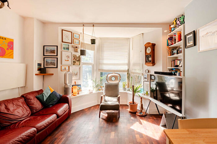 2 Bedroom Flat For Sale In Wells Road, Bristol, BS4
