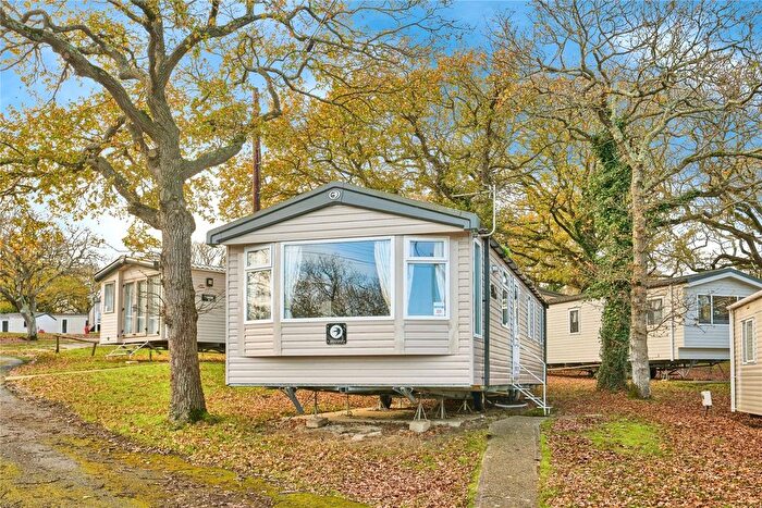 3 Bedroom Park Home For Sale In Thorness Lane, Isle Of Wight, PO31