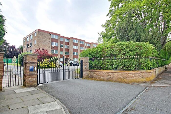 2 Bedroom Flat To Rent In Shortlands Grove, Bromley, BR2